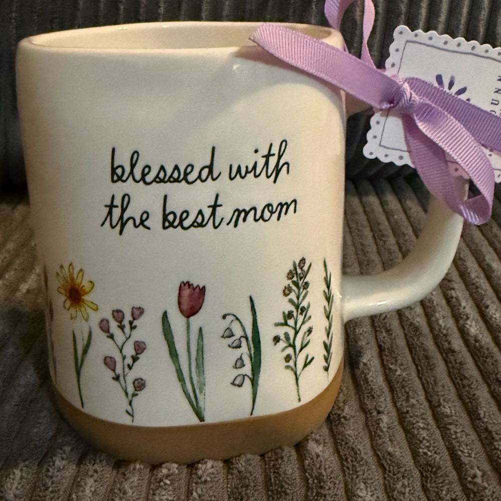 Rae Dunn White Mug with Floral Pattern- ‘Blessed with the Best Mom’ NWT - Picture 2 of 6
